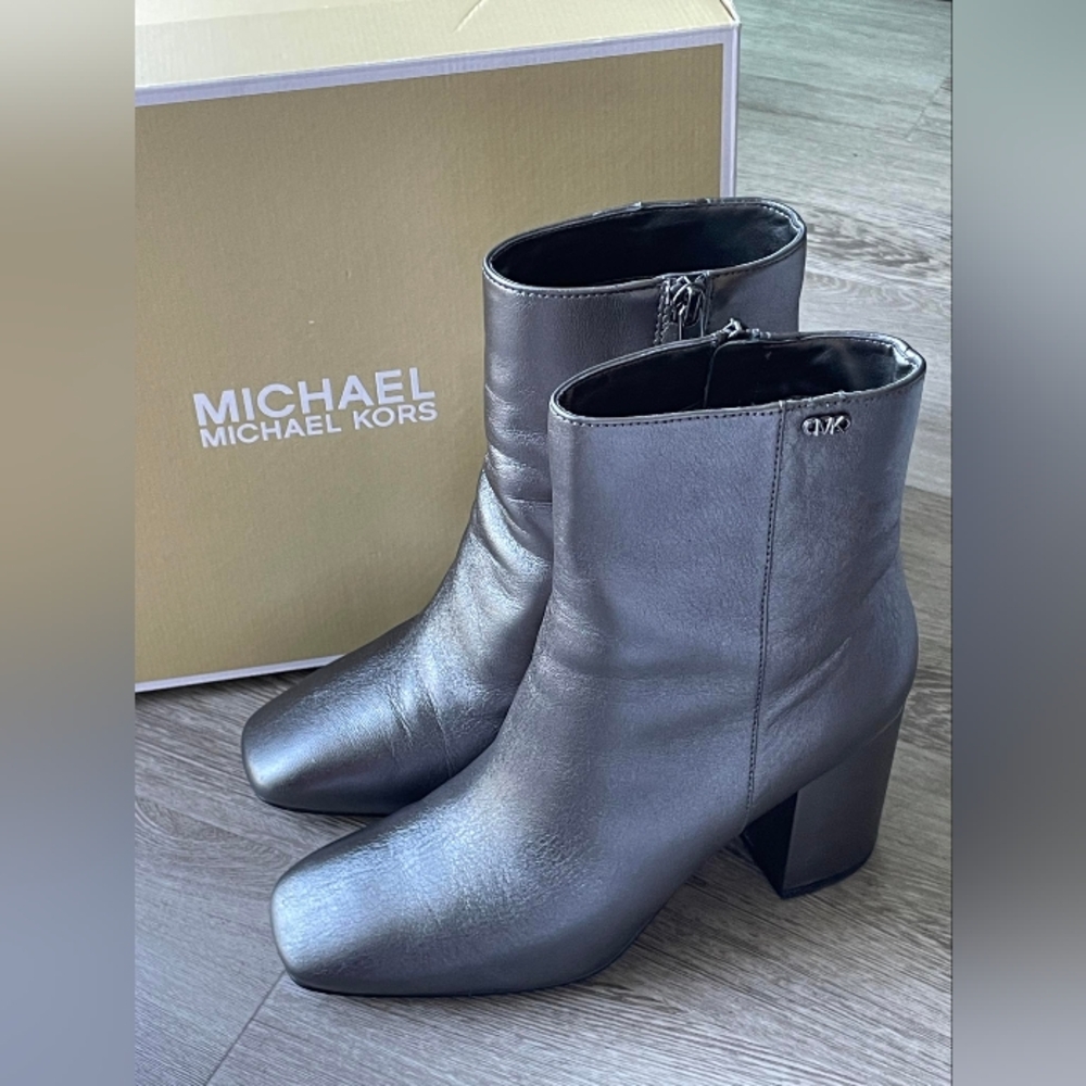 Ankle Boot never worn but tried it on for a minute.